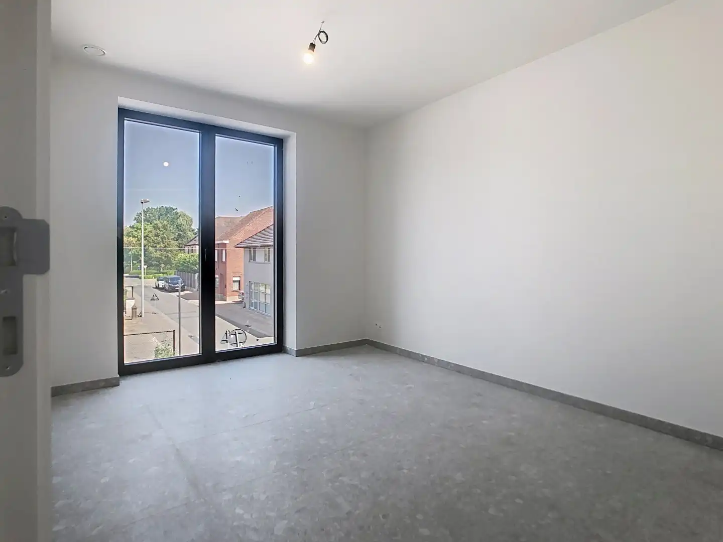 Lichtrijk hoekappartement in nieuwe residentie in centrum van Oostnieuwkerke foto 3