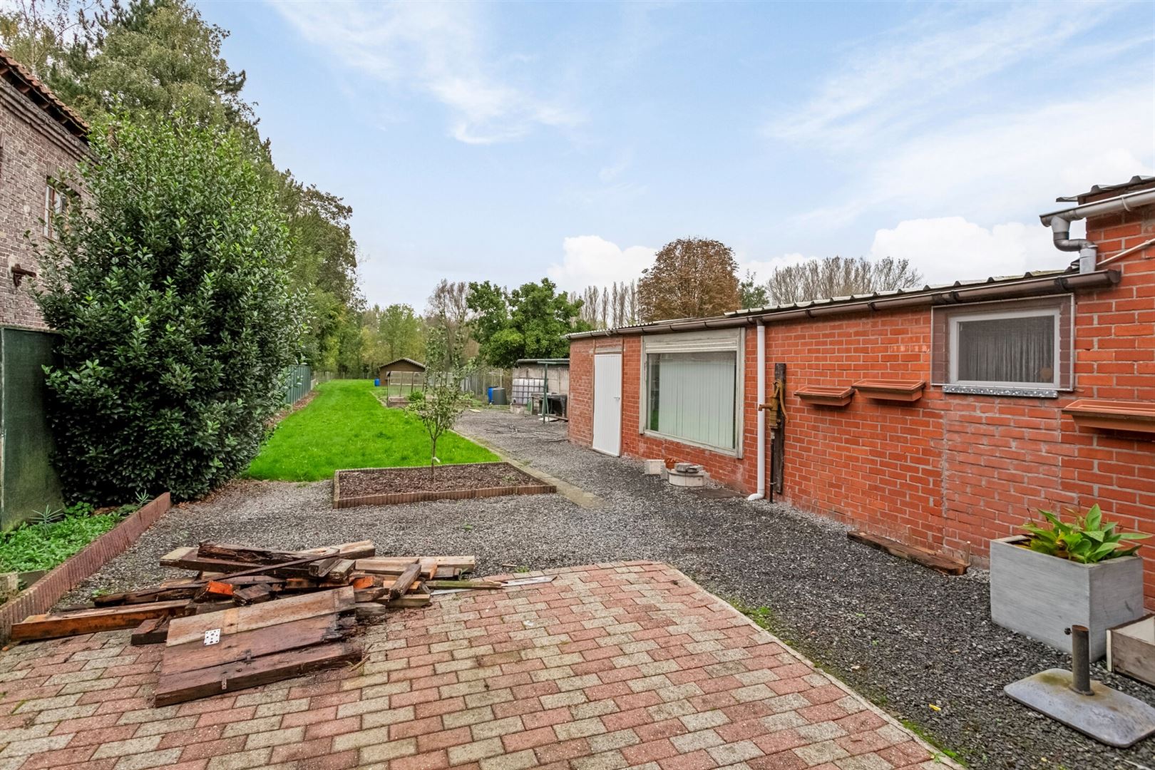 Te renoveren woning op 1439m² met uitweg achteraan foto 17