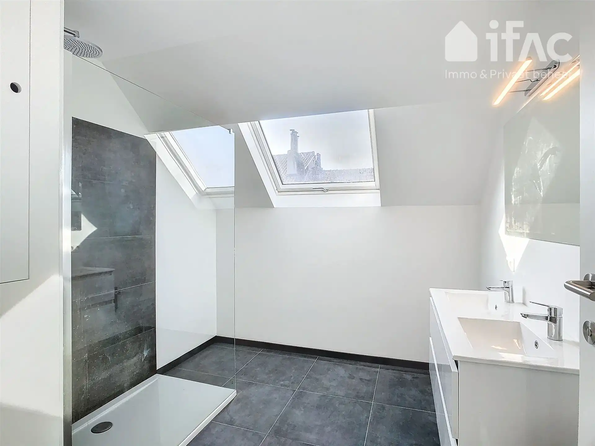 Goed gelegen en volledig gerenoveerd appartement foto 8