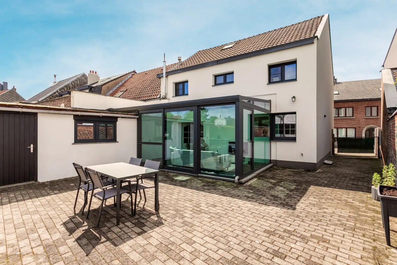 Gerenoveerde 3-gevelwoning met tuin en 4 slaapkamers te Sint-Genesius-Rode foto 14