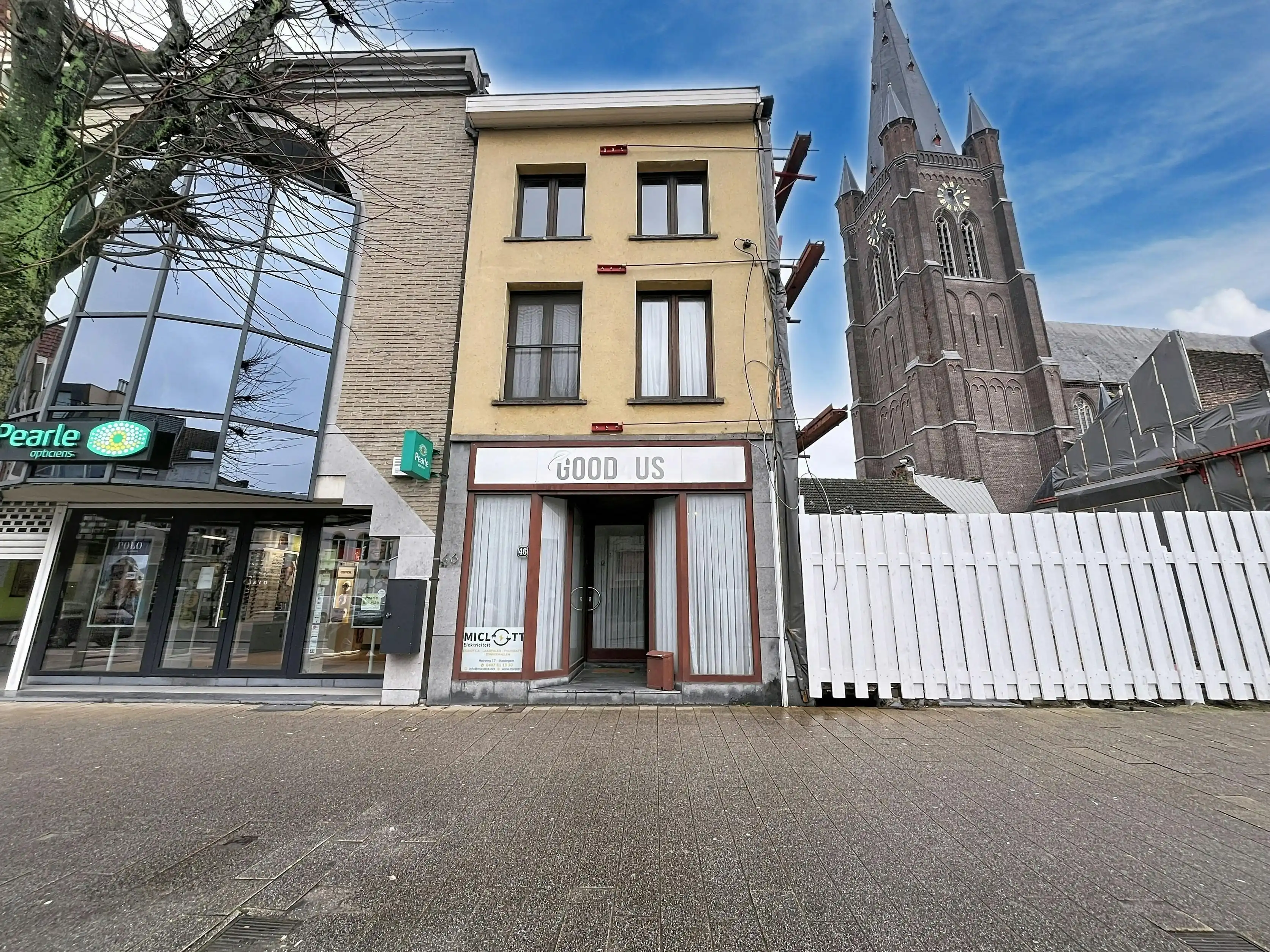 Hoofdfoto van de publicatie: Handelshuis te koop op de Markt van Eeklo