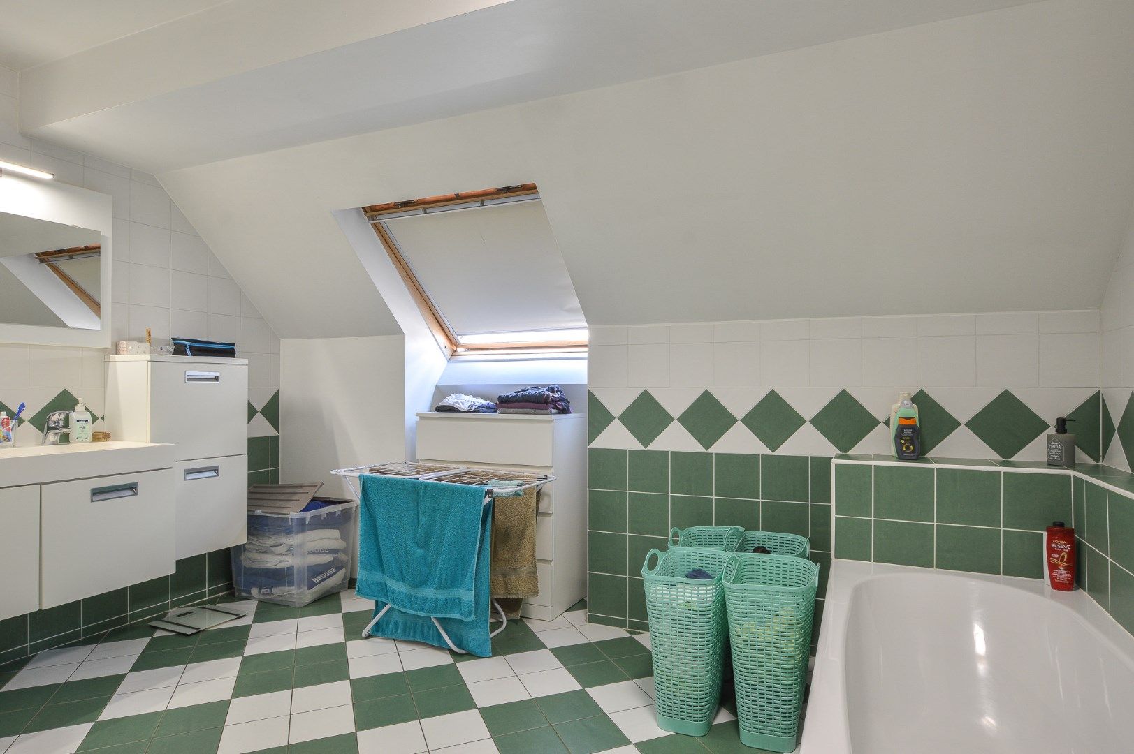 Ruim appartement met 3 slaapkamers en garagebox te huur centrum Veldegem foto 10