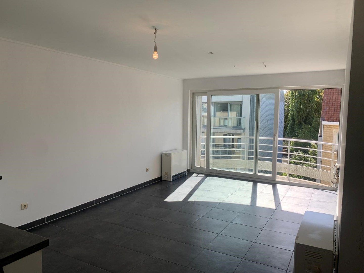Gemeubelde studio met groot balkon in recente residentie! foto 4