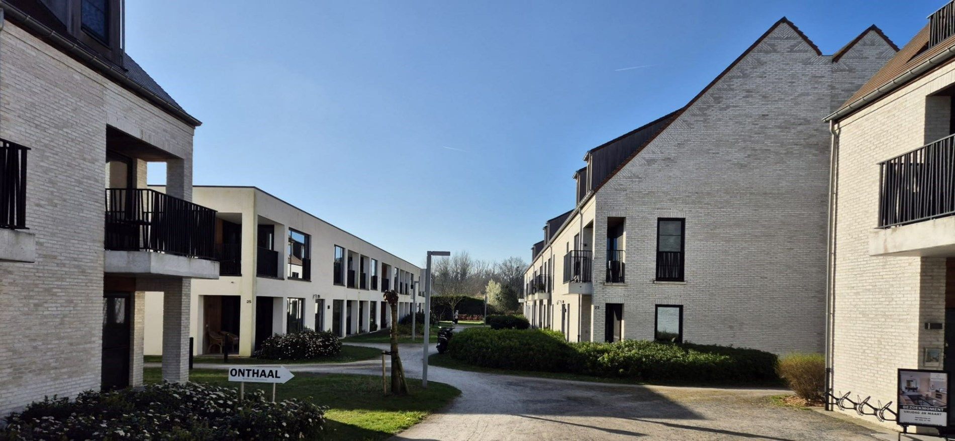 Ruime, gelijkvloerse, recente serviceflat met terras in luxueuze residentie!  foto 4