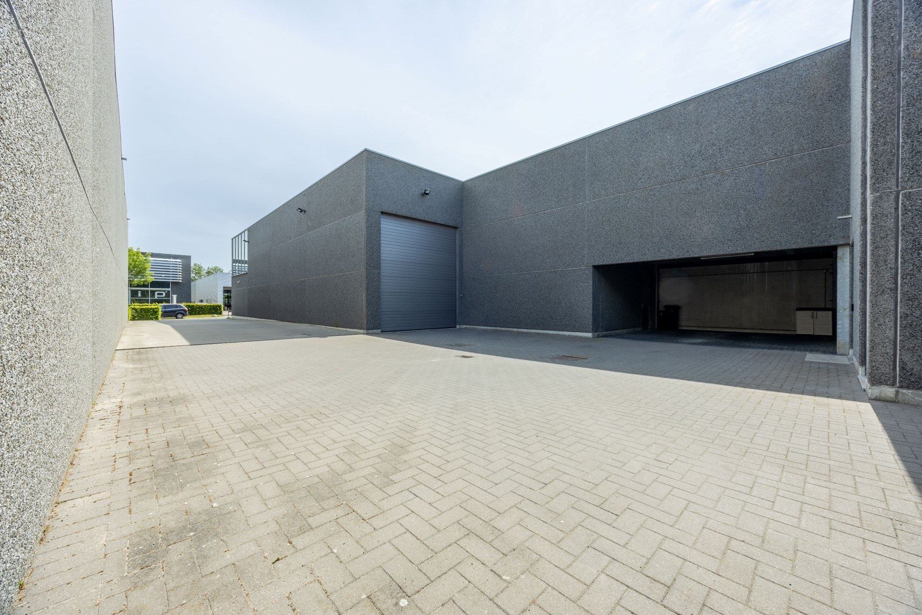 BEDRIJFSGEBOUW MET MODERNE WOONST foto 27