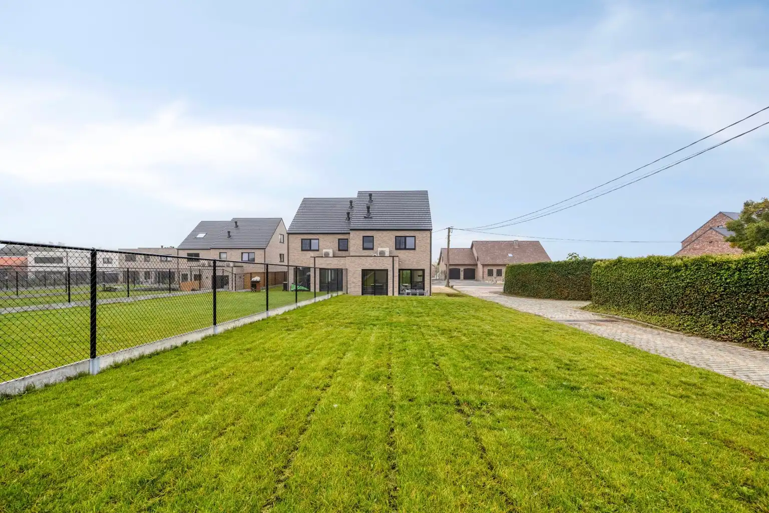 Mooie nieuwbouwwoning onder het registratierecht foto 32