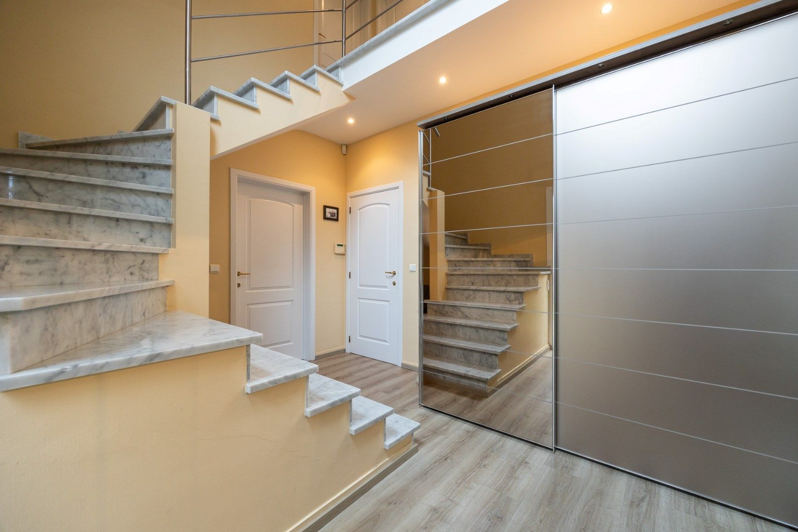 Ruime energiezuinige villa in De List te Schoten met 5 slaapkamers, 2 badkamers, tuin, terras en dubbele garage ! foto 13
