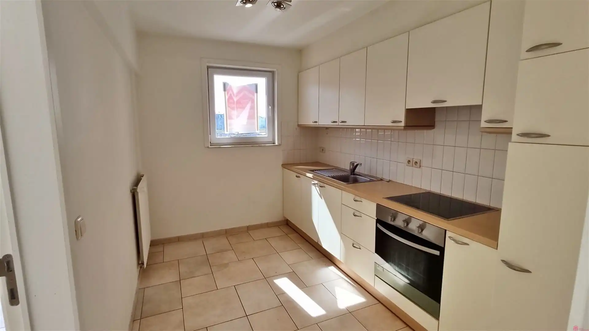 Lichtrijk appartement nabij station foto 6