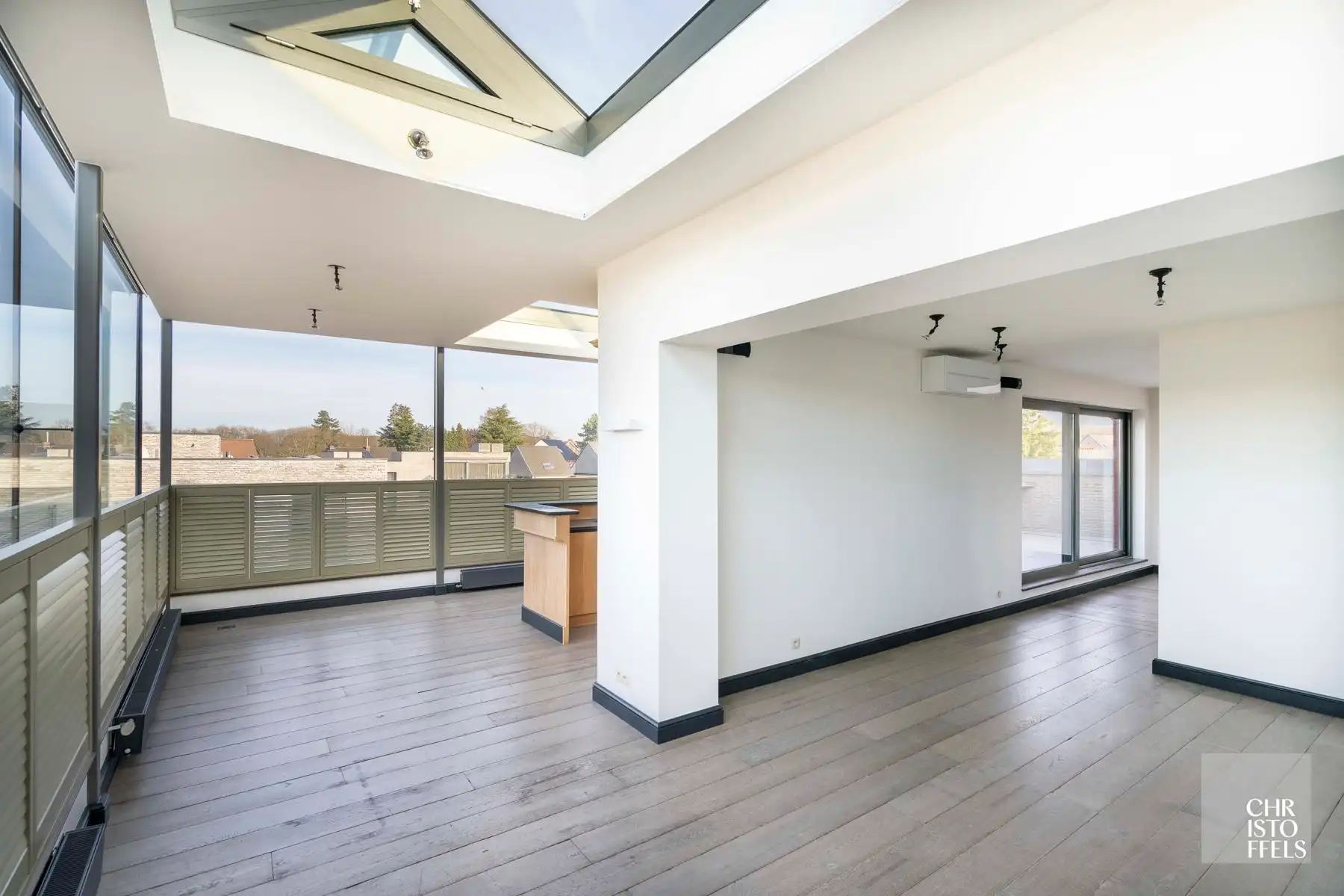 Luxe penthouse van 239m² met 34m² terrassen in hartje Zutendaal! foto 8