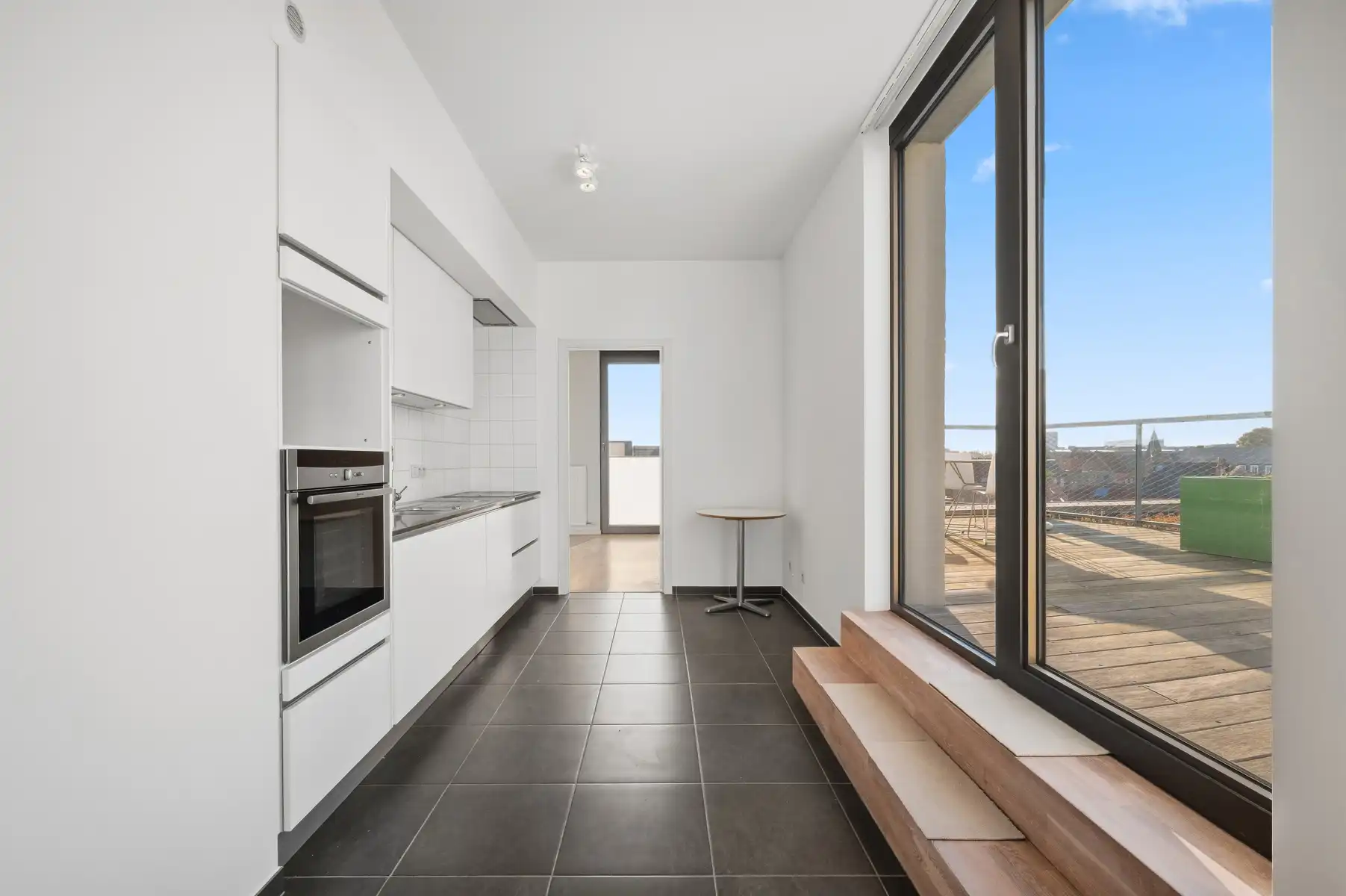 Penthouse met heerlijk terras in het gegeerde Clarenhof foto 4