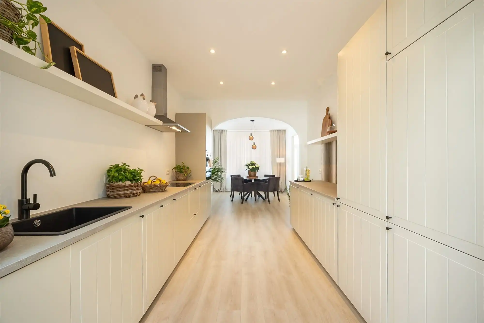 Volledig gerenoveerde woning met 3 slpkmrs en stadskoer foto 25