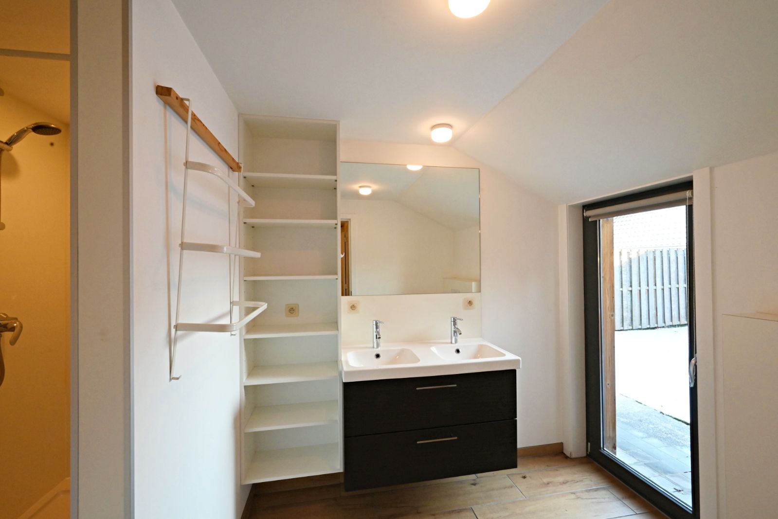 Gerenoveerde woning met centrale ligging in Emelgem! foto 10