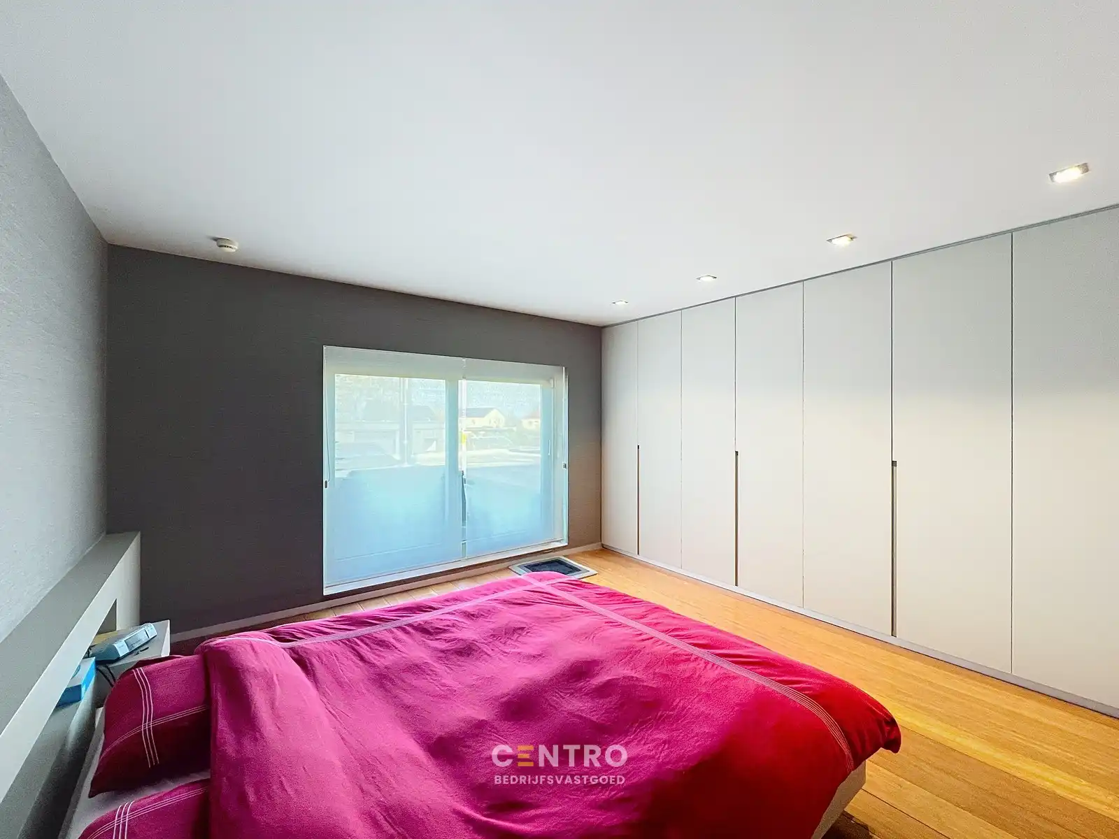 Luxueuze woning (4 slpks) + ruime showroom (of winkel, praktijkruimte, diensten, vrij beroep,...) met kantoor te Hooglede! foto 32