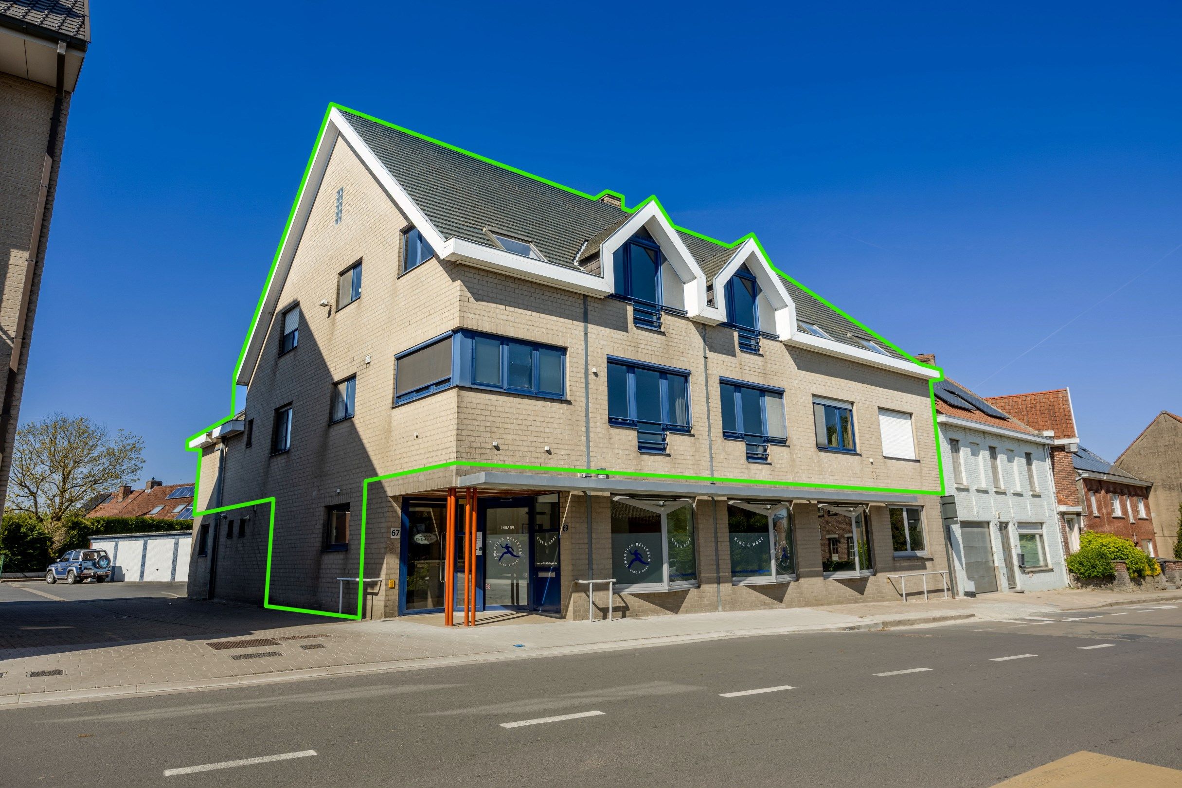 INVESTERINGSEIGENDOM MET 4 APPARTEMENTEN EN 4 GARAGES foto {{pictureIndex}}