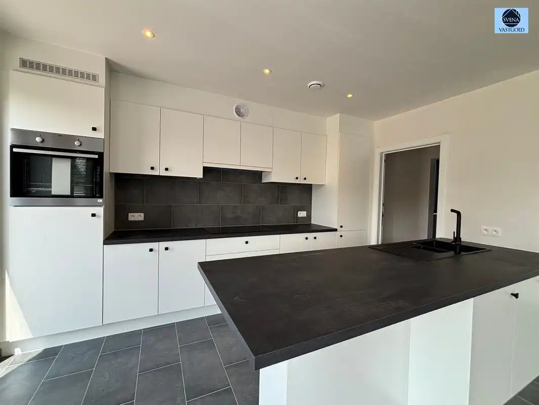 INSTAPKLARE BEN-WONING MET KELDER, GARAGE EN ZONNIGE TUIN IN ASPELARE foto 4