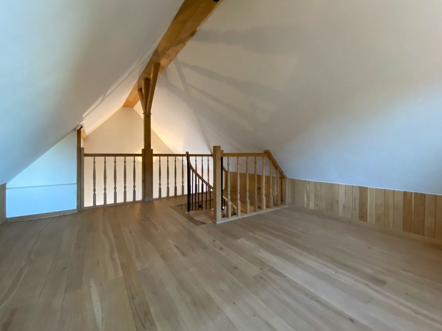 Gezellige rijwoning met 3 slaapkamers en terras. foto 8