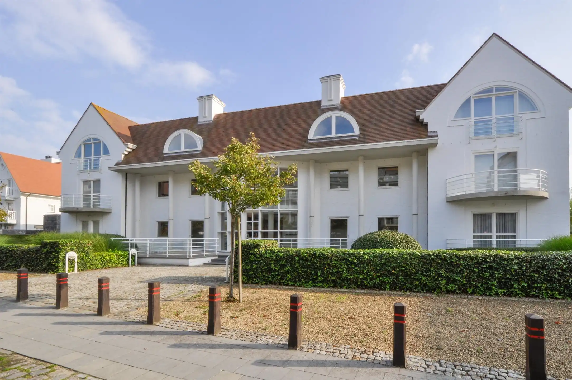 Dubbele, gesloten garagebox, gelegen in de Res. "Bartavelle" foto 2