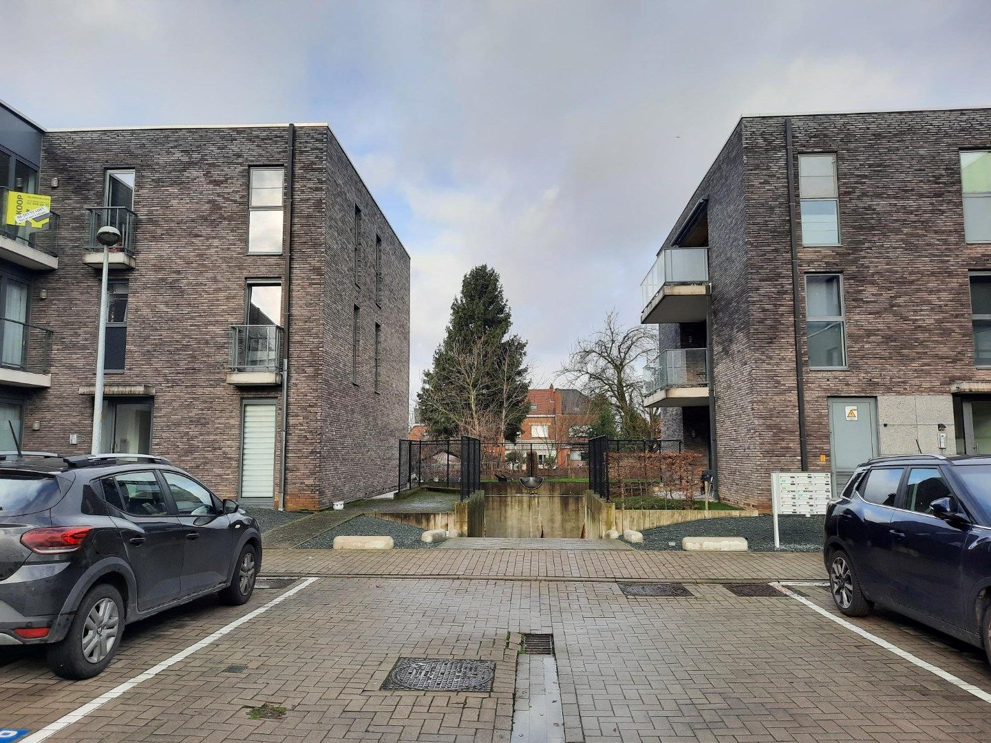 2 binnenstaanplaatsen in afgesloten parkeerkelder  foto 4