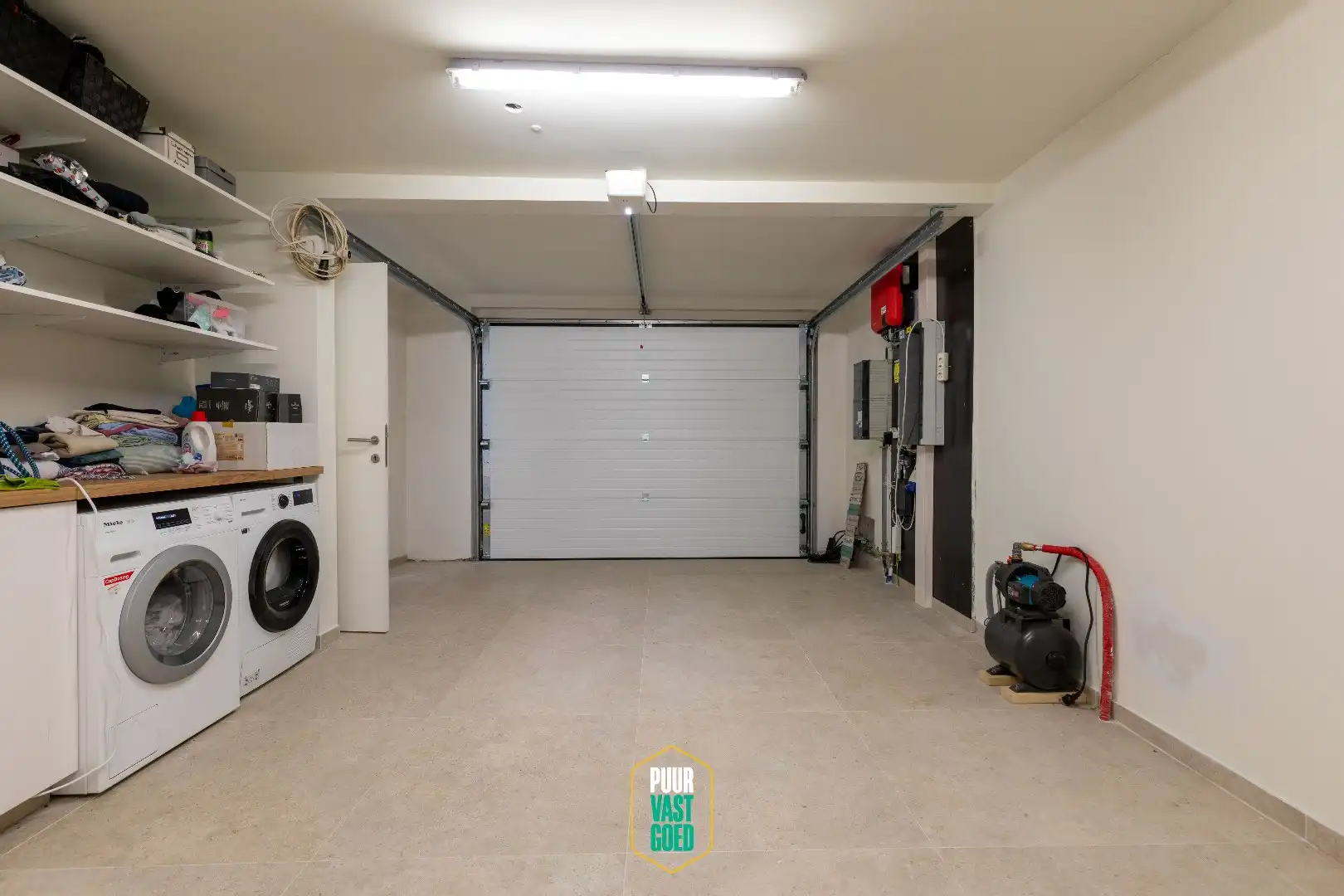 Prachtige, compleet gerenoveerde, zonnige woning met tuin foto 27