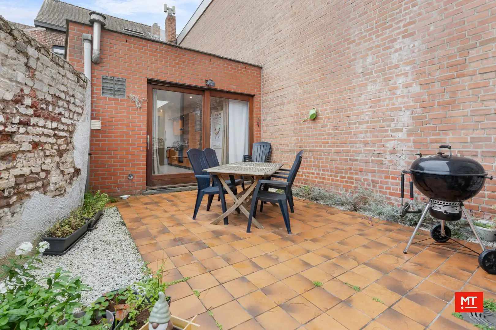 Instapklare woning met 4 slaapkamers en stadskoer in hartje Wervik foto 9