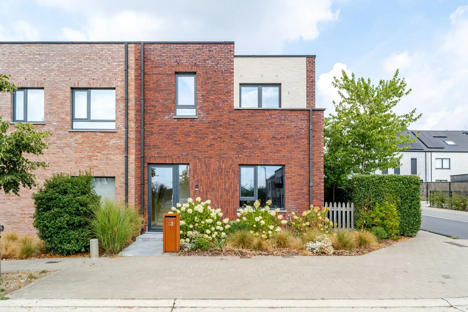 Instapklare recente energie zuinige BEN woning onder registratierechten!!! foto {{pictureIndex}}