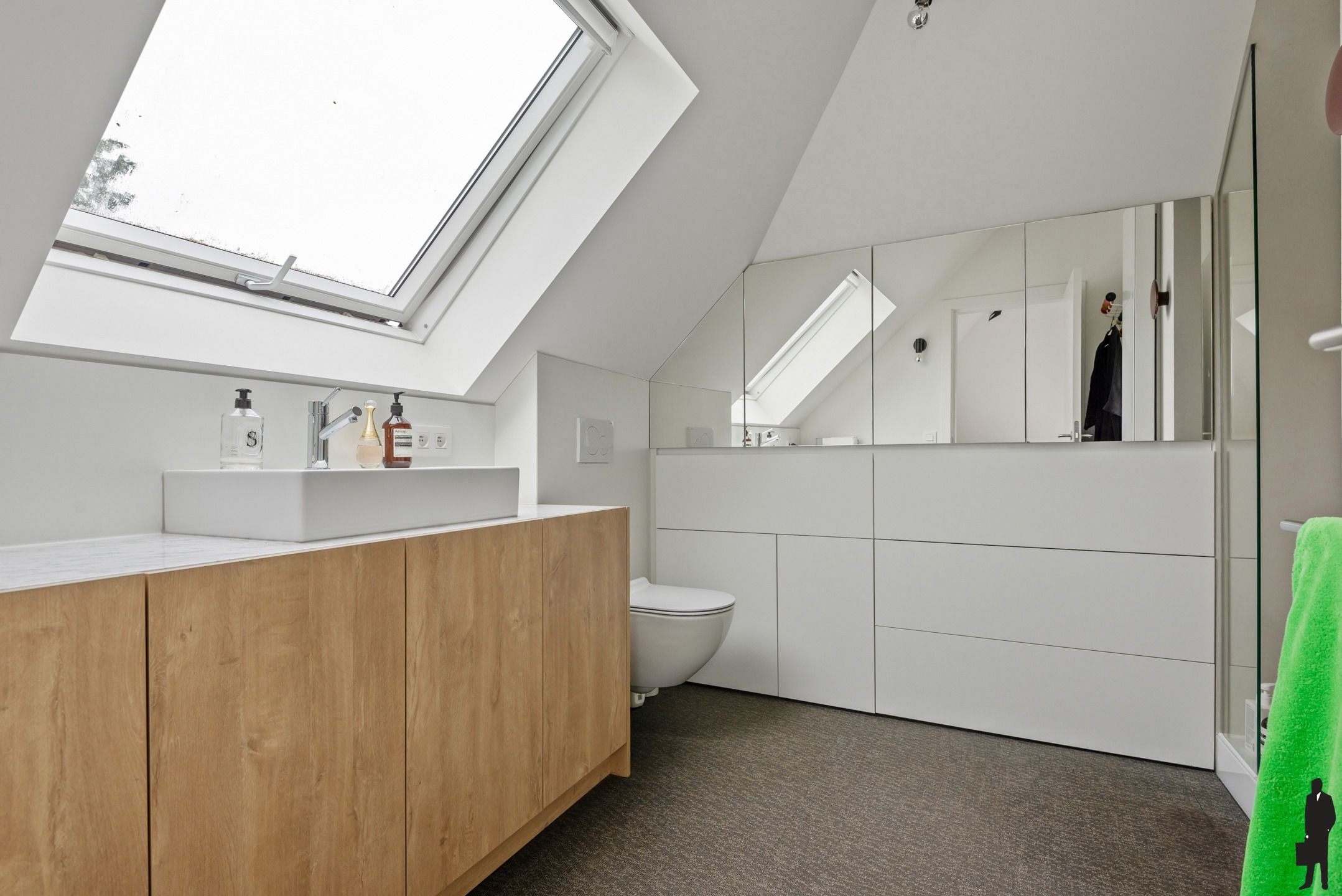 Zeer ruime woning (ca.250m²) met 6 slaapkamers & 2 badkamers foto 21