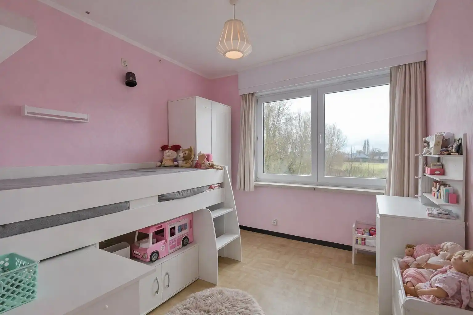 Gezellige woning in een residentiële woonwijk! foto 9