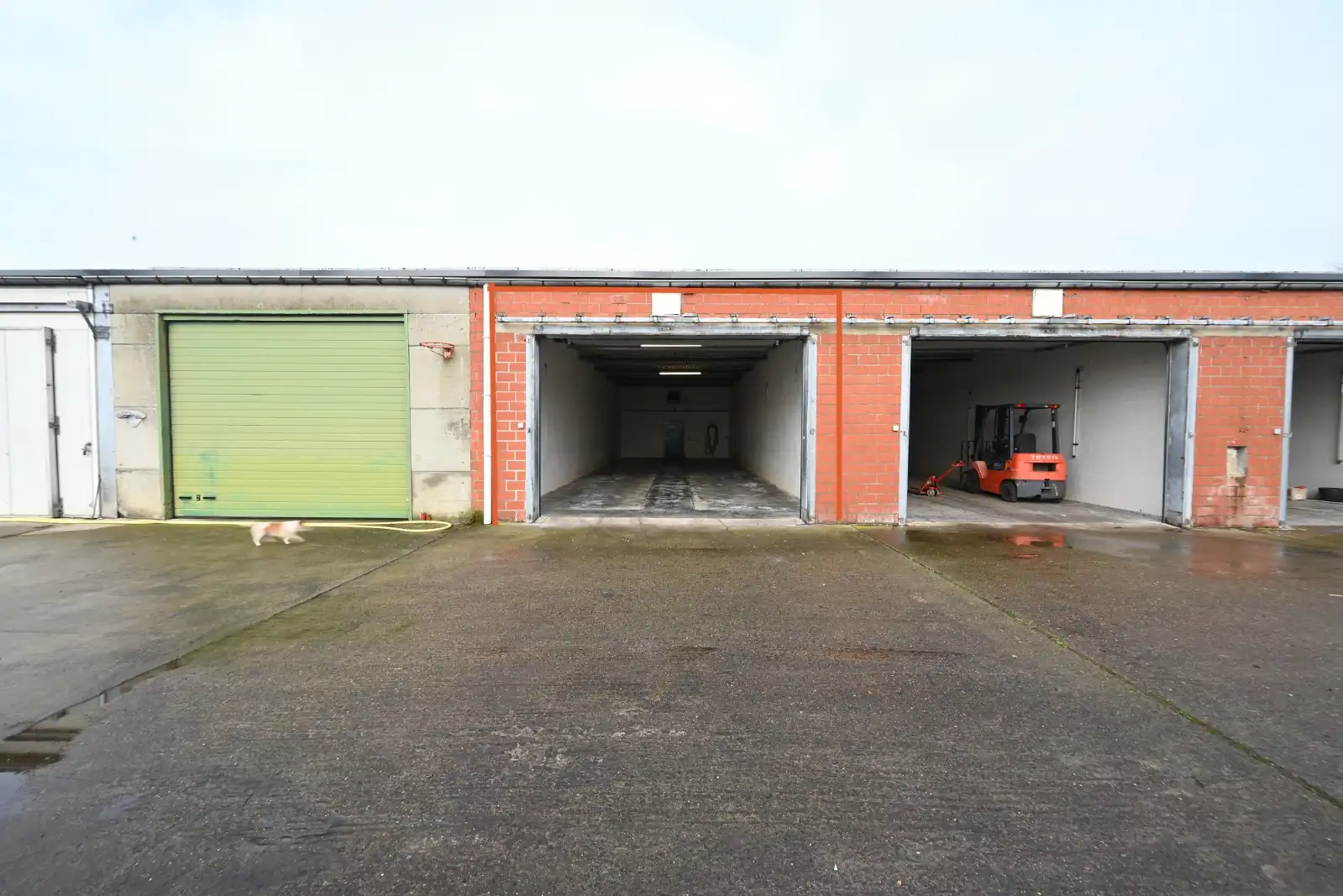 Landelijk gelegen opslagruimte van 106m2 te Ardooie! foto 2