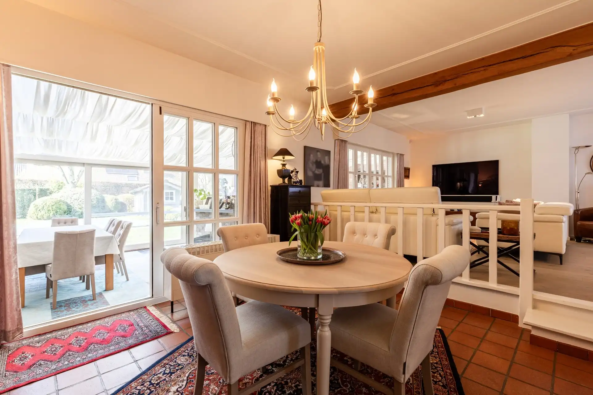 Instapklare woning met ruime veranda en zuidgerichte tuin! foto 5