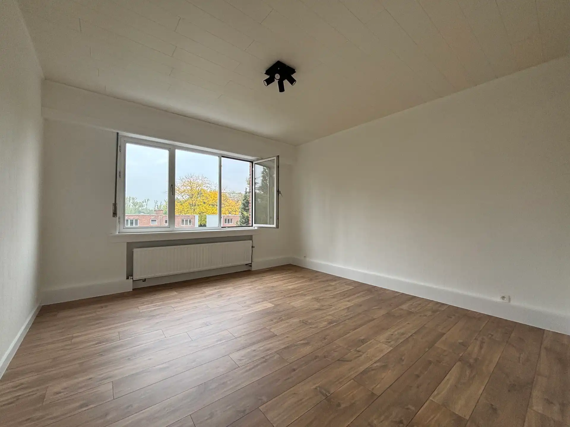 Recent gerenoveerd appartement met 2 slaapkamers foto 7