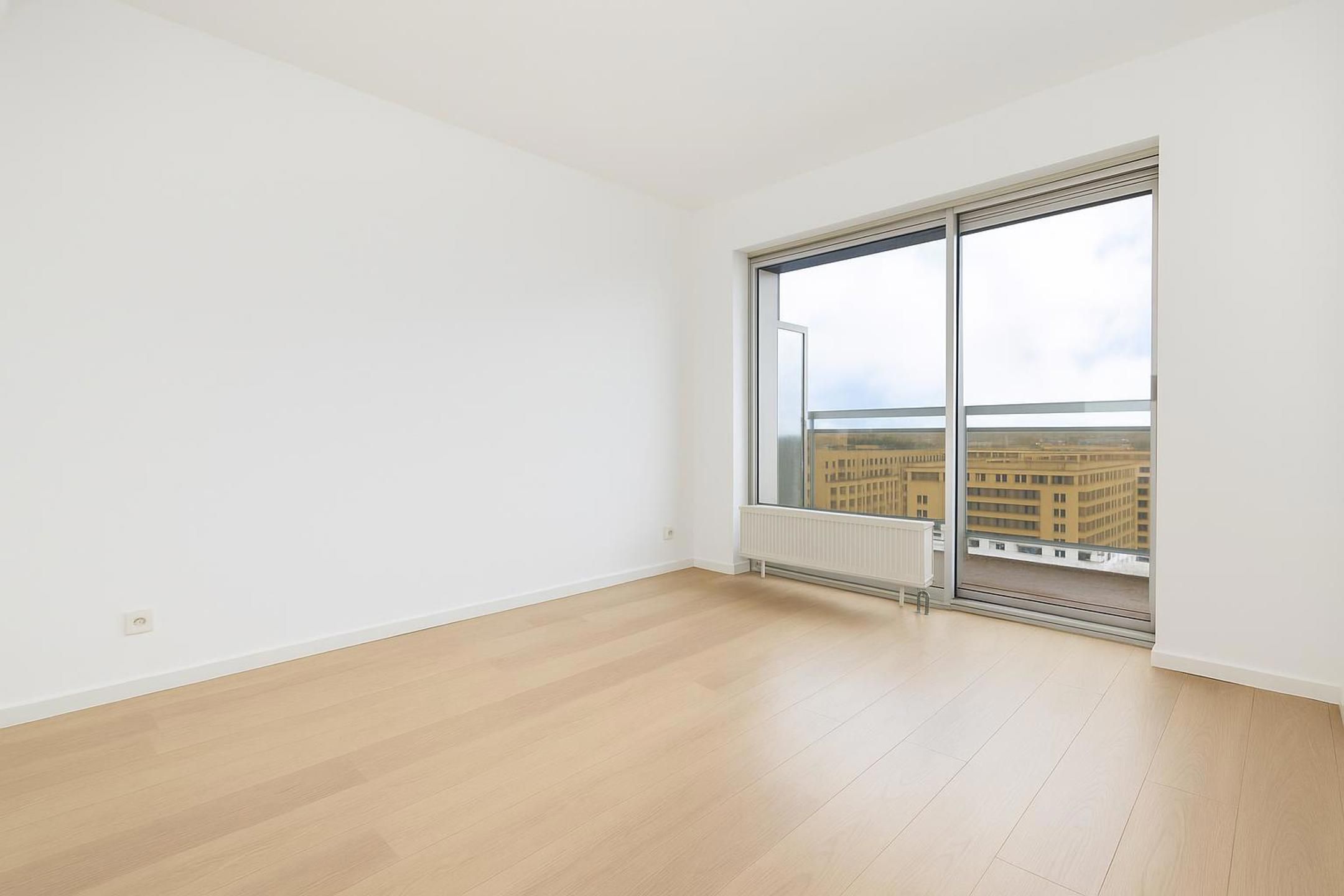 Topverdieping 2 slpks + garage: ontgrendel zijn potentieel! foto 11