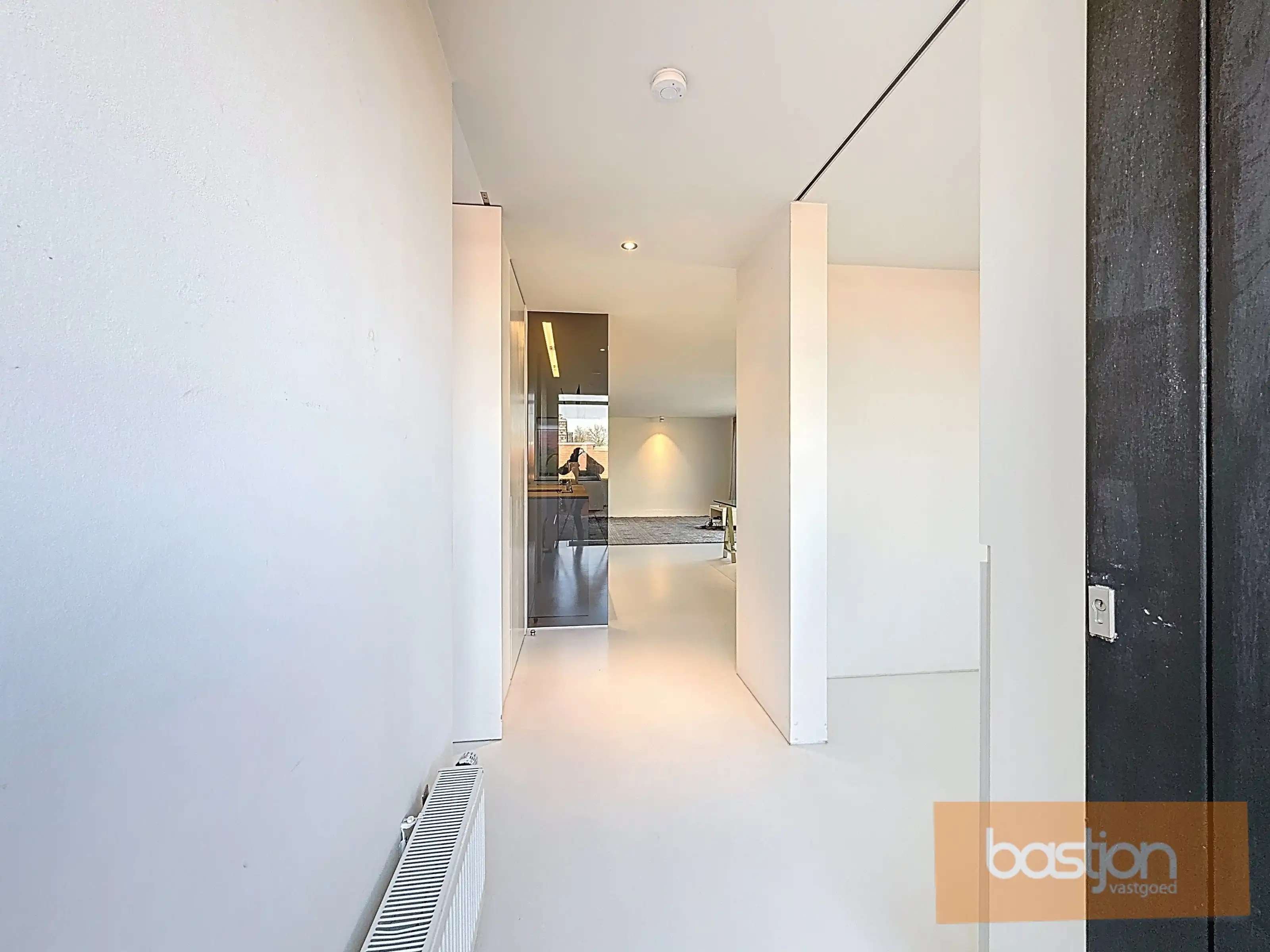 Instapklare, gelijkvloerse woning te koop in rustige buurt van Marke foto 2