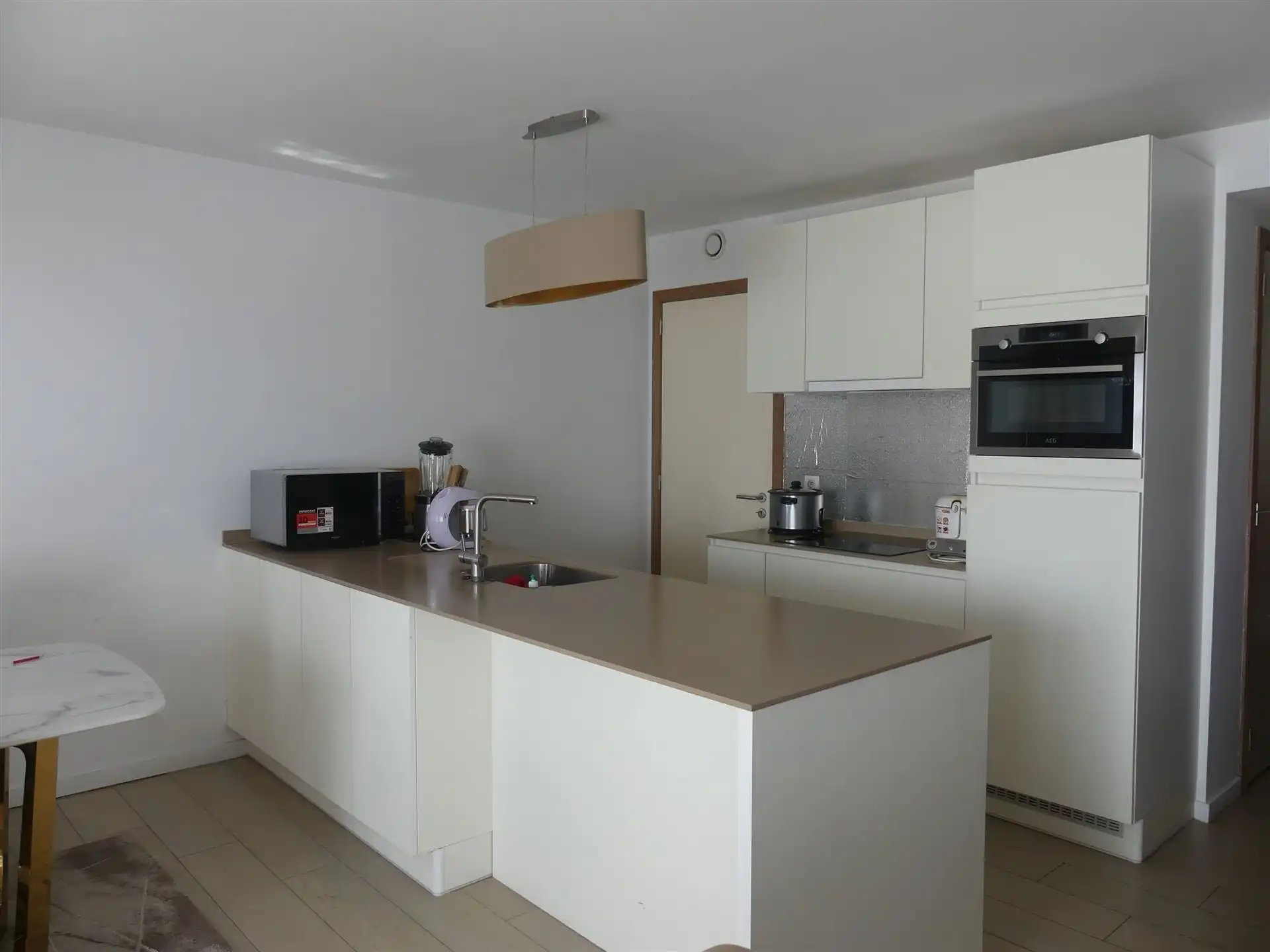 Recent instapklaar appartement met 2 slaapkamers! foto 3