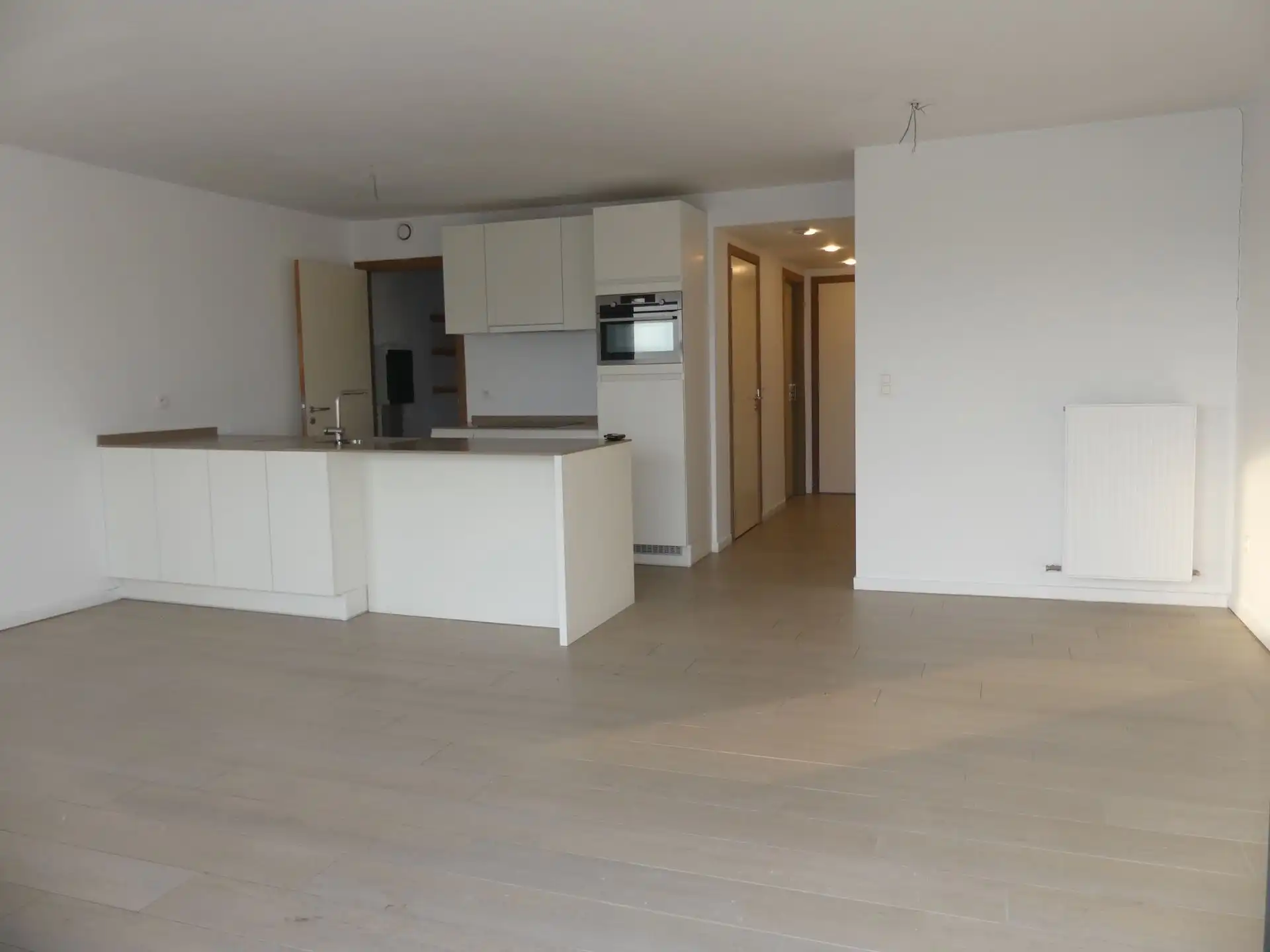 Recent instapklaar appartement met 2 slaapkamers! foto 3