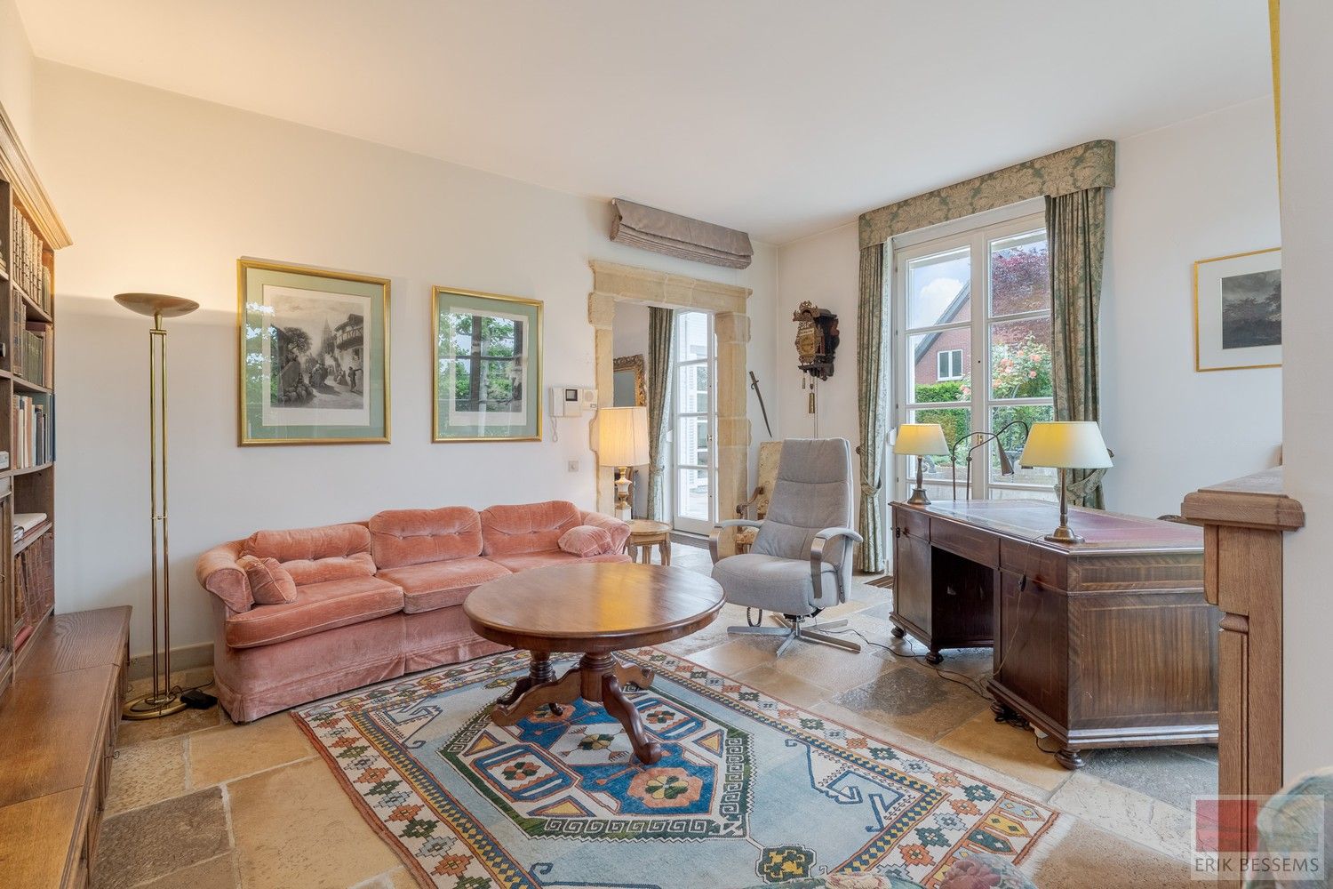 Prachtige vrijstaande villa met Franse allure, gelegen op een royaal perceel van 1.211 m², biedt een riante woonoppervlakte van 309 m² foto 10