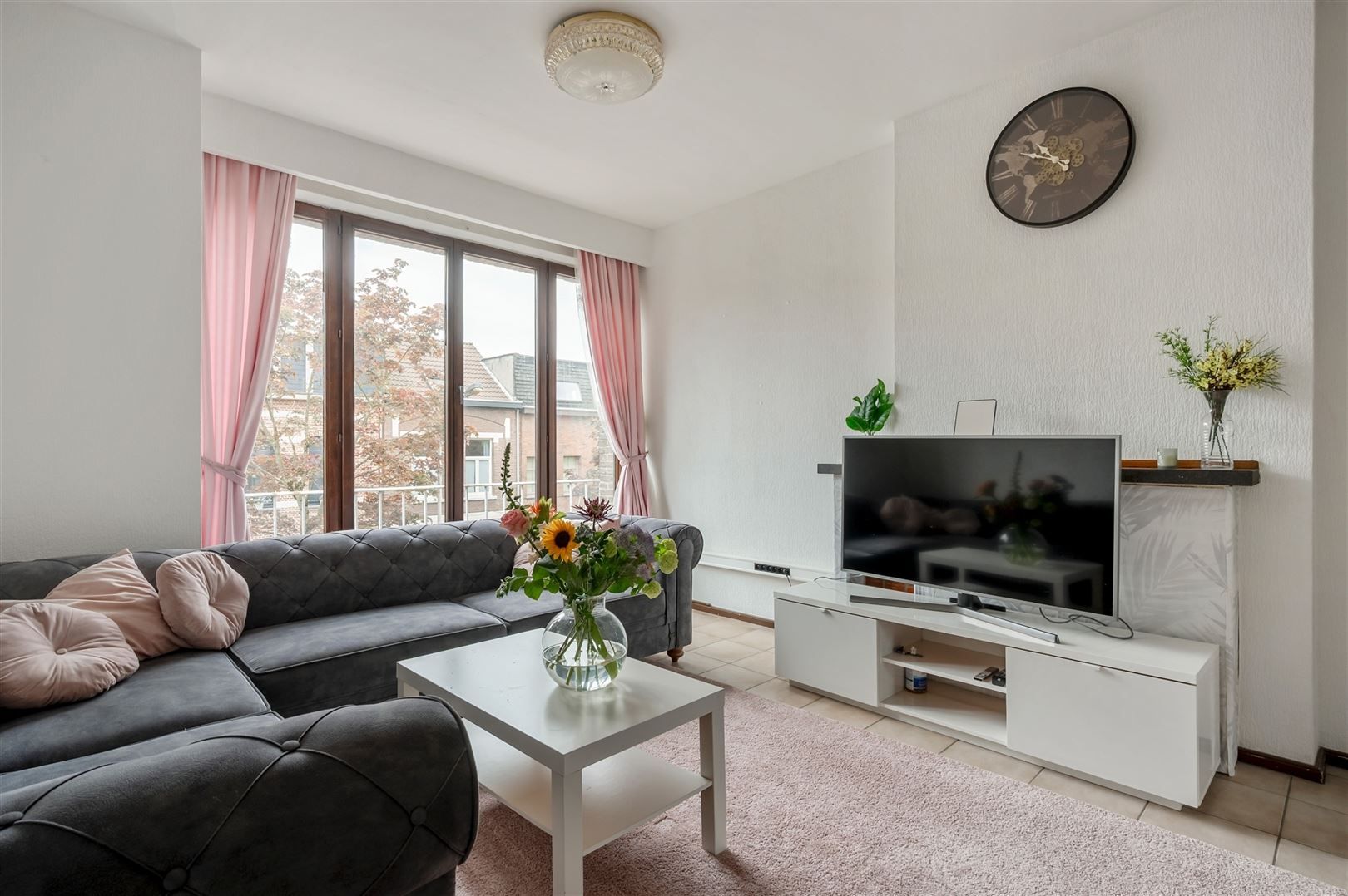 Verzorgd appt 2 slk met  privébergingen in hartje Merksem foto 4