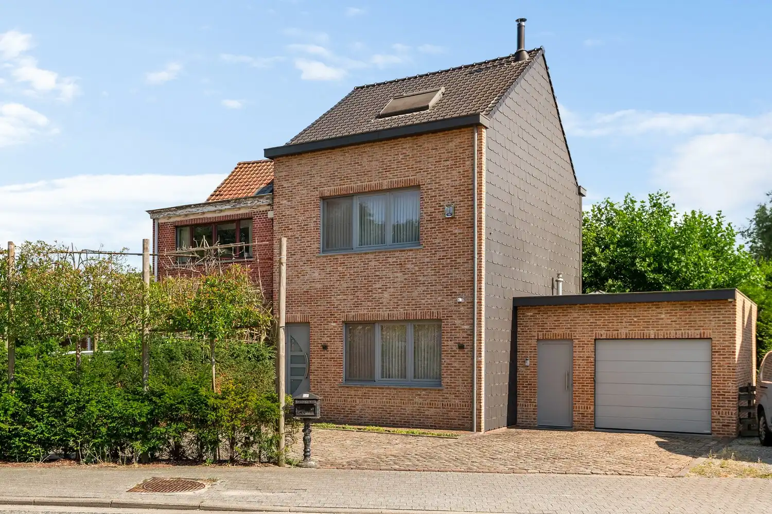 Af te werken woning met 3 slpkrs op een perceel van 1260m² te Mechelen foto {{pictureIndex}}