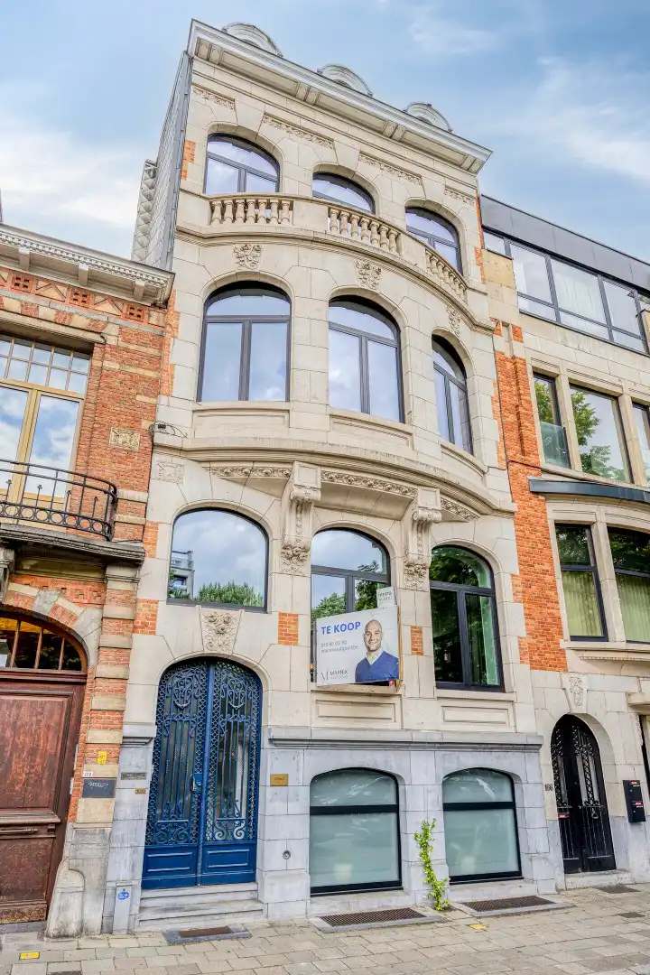 Prachtig herenhuis op de Tiensevest met mogelijkheid tot praktijkruimte - bewoonbare opp. 555 m²  foto 2