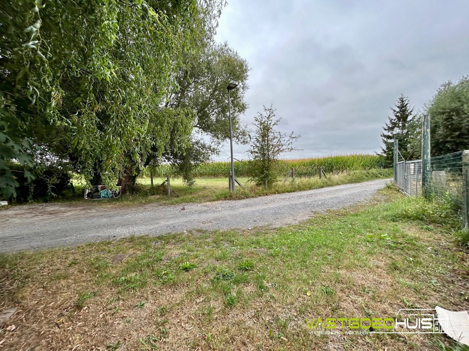 Ruime gezinswoning met garage en tuin foto 29