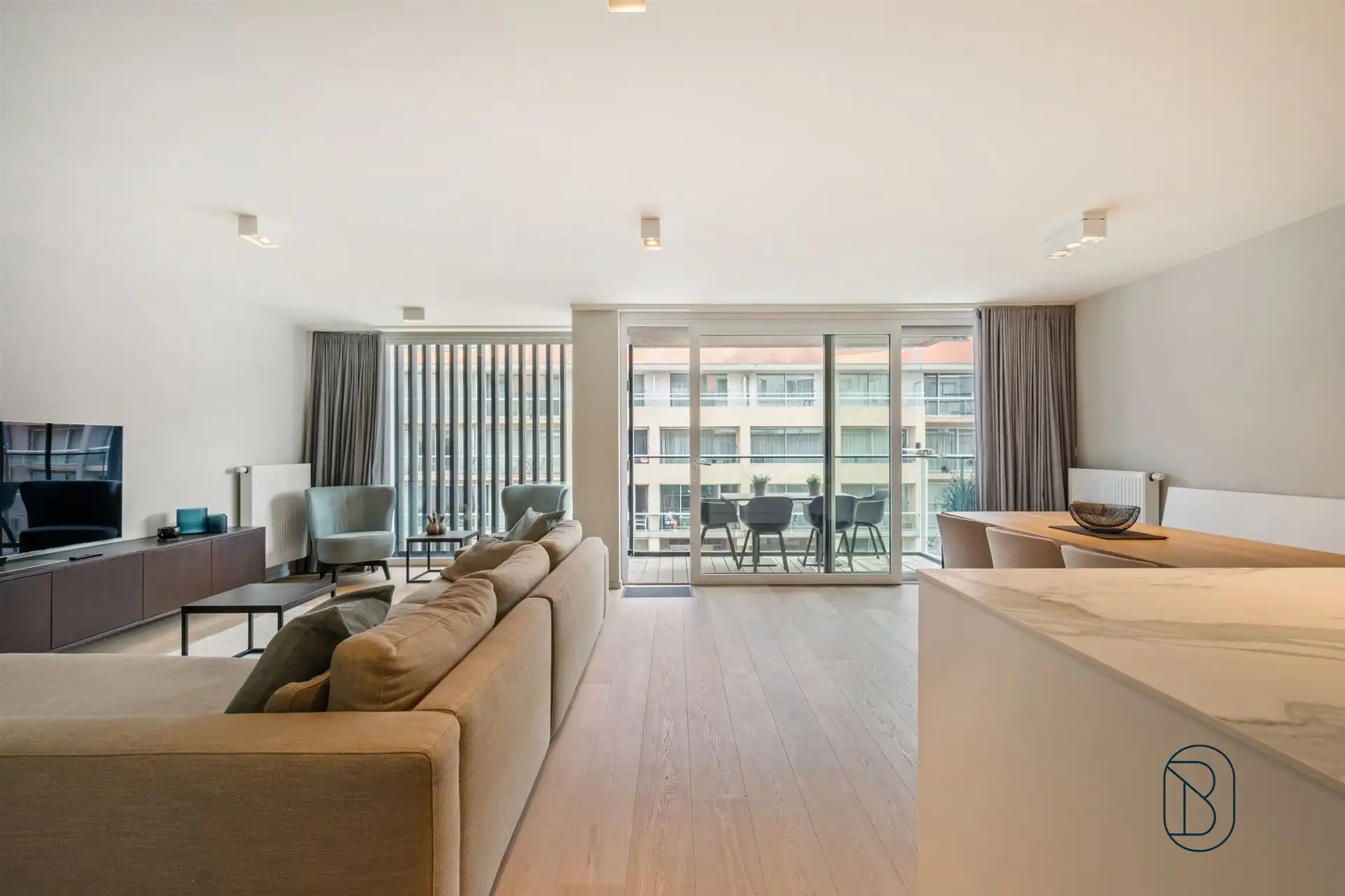 Topgelegen recent appartement met 2 slk en terras foto 5