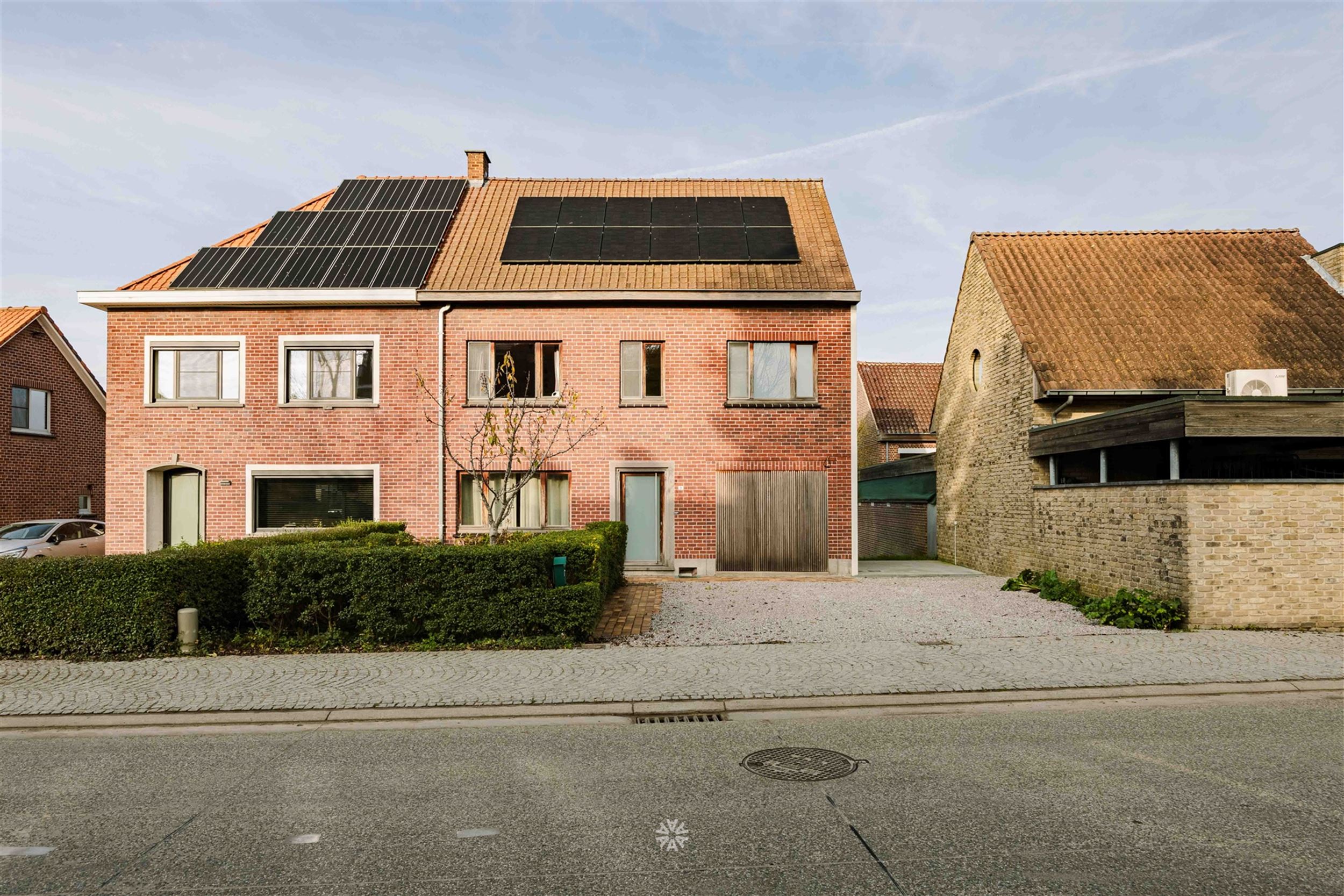 Gerenoveerde woning in het pittoreske Maarke-Kerkem foto {{pictureIndex}}