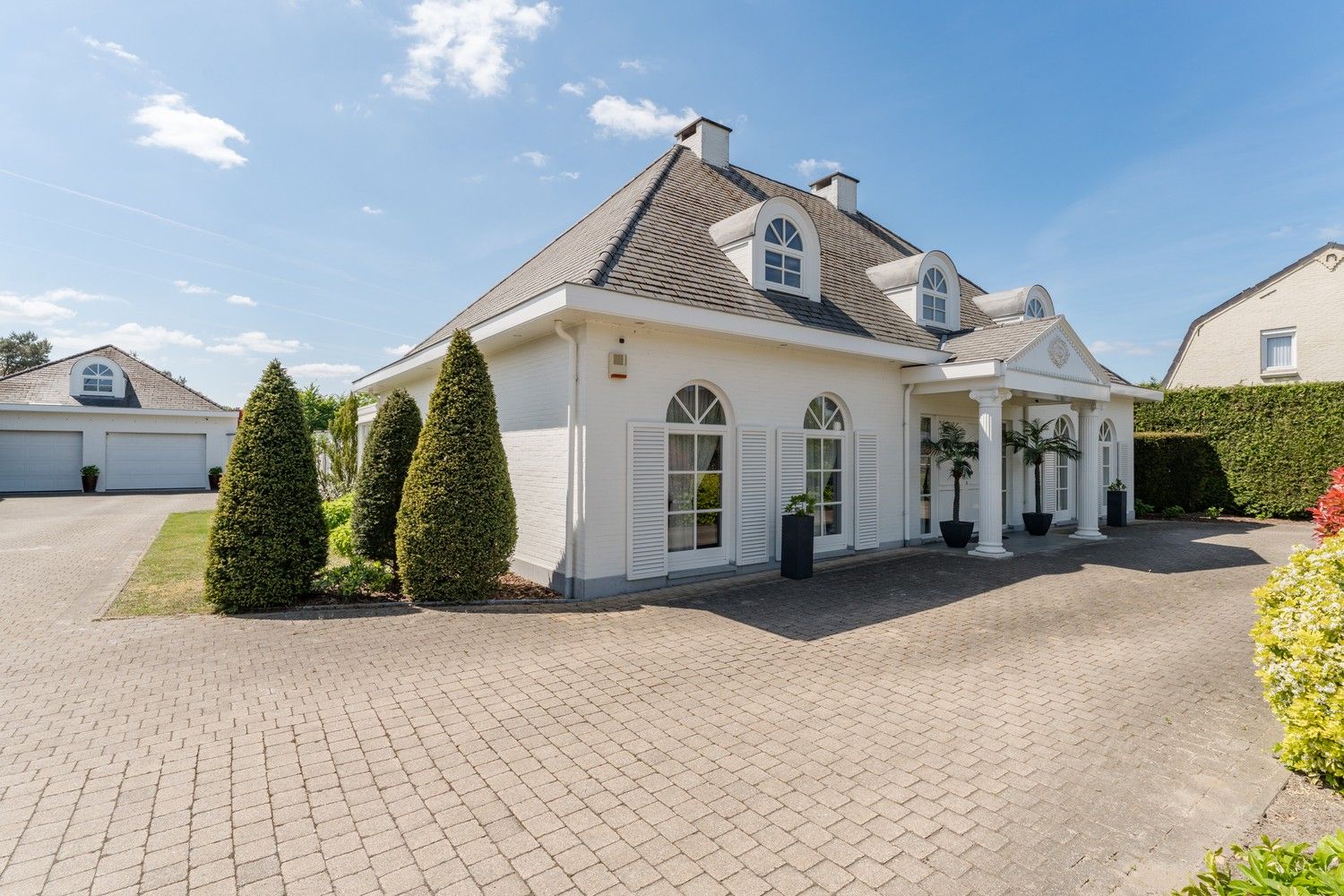 Villa landhuis op een gunstige locatie vlakbij de Nederlandse grens! foto 3