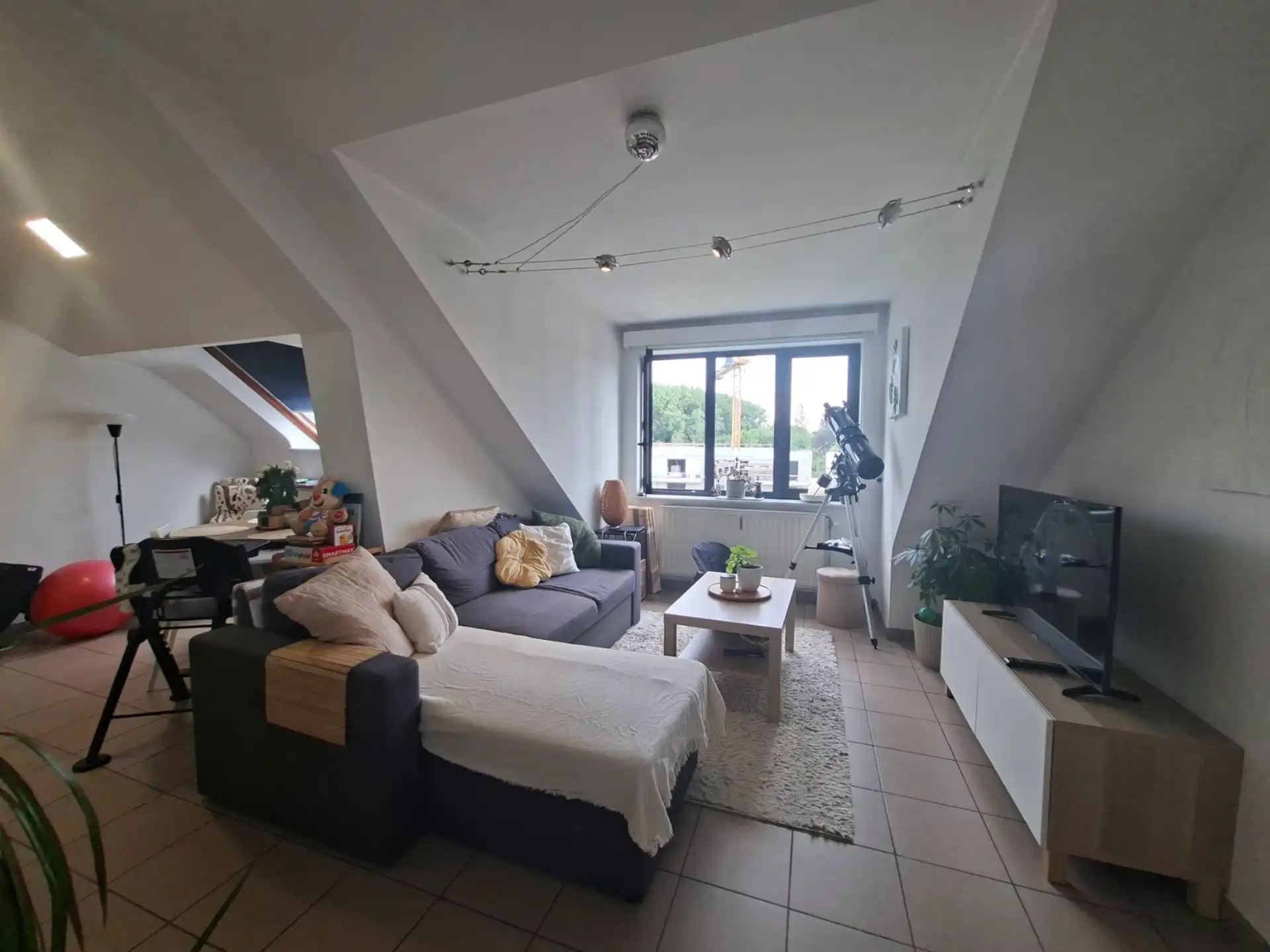 Instapklaar appartement met 2 slaapkamers, berging & parking foto 3