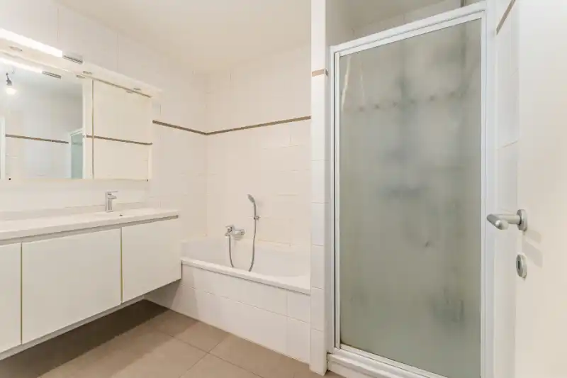 Genoveerd appartement met drie slaapkamers en groot terras foto 7