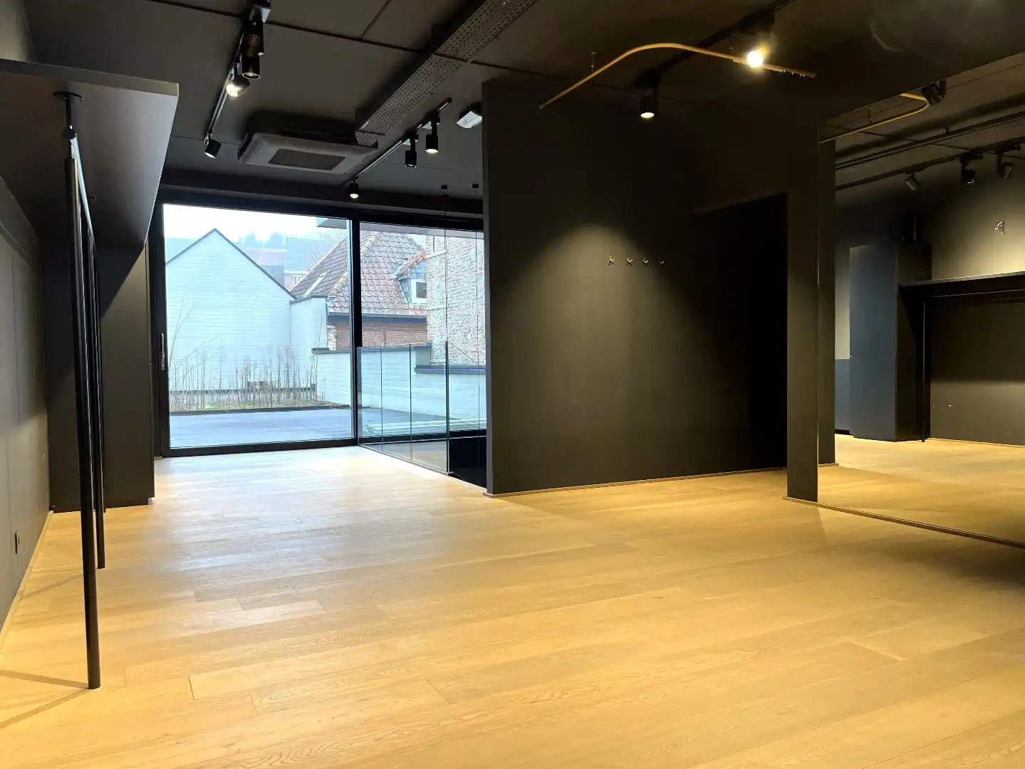 Ruim, modern Handelspand te huur in het centrum van Diest foto 11