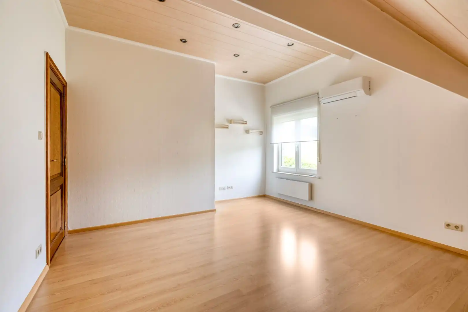 Instapklare woning met prachtig aangelegde tuin foto 22