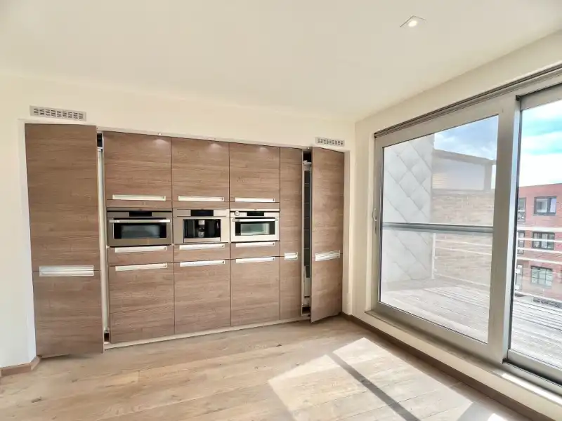Ruim, instapklaar 3 slpk appartement (160m2)! centrum Deinze foto 3