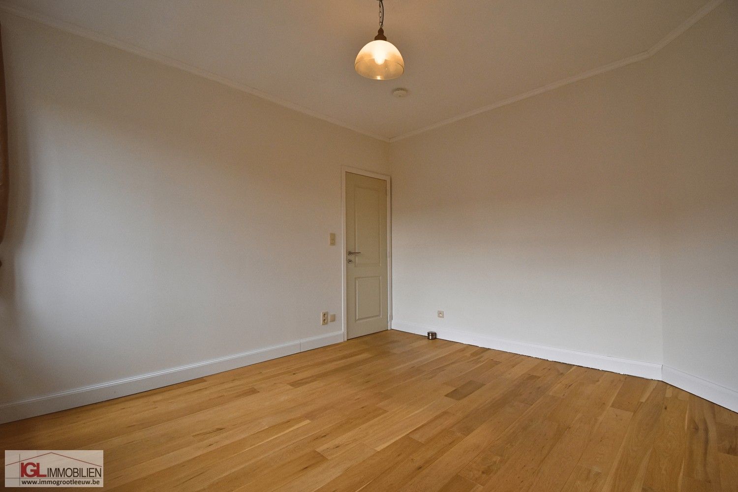 Smaakvol gerenoveerde woning met 3 slaapkamers, tuin en garage foto 15