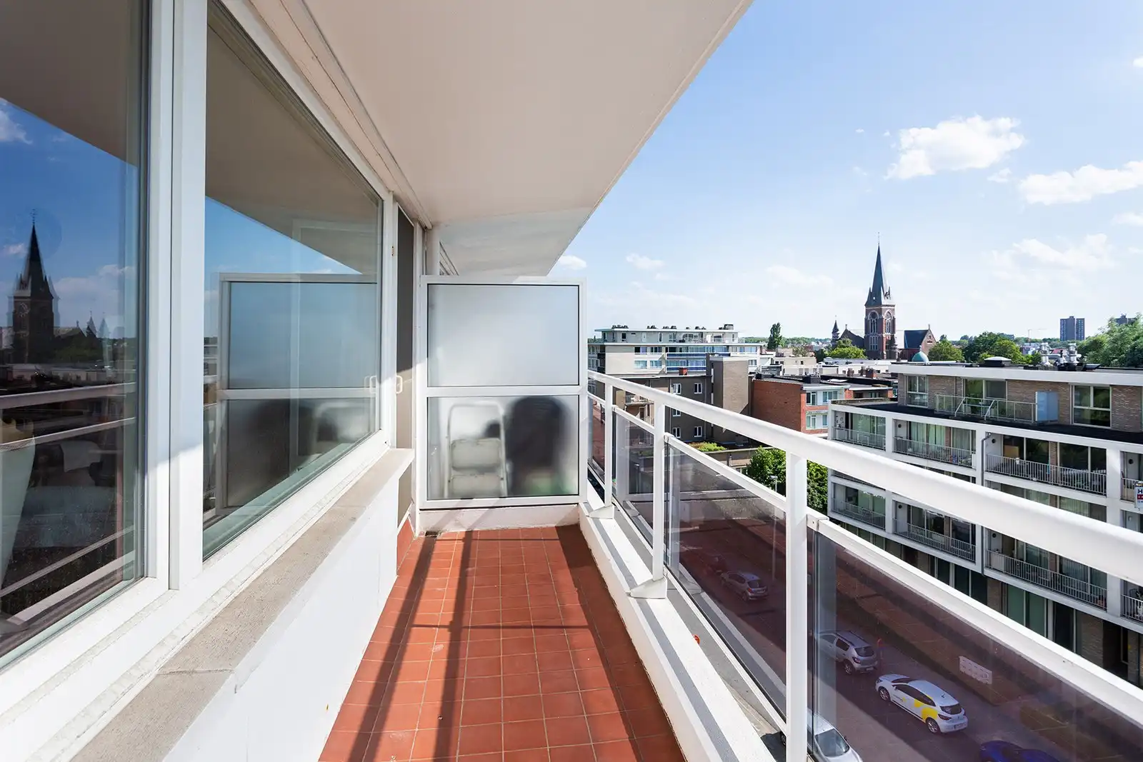 Ruim appartement met 2 slaapkamers, 2 terrassen en garage foto 5
