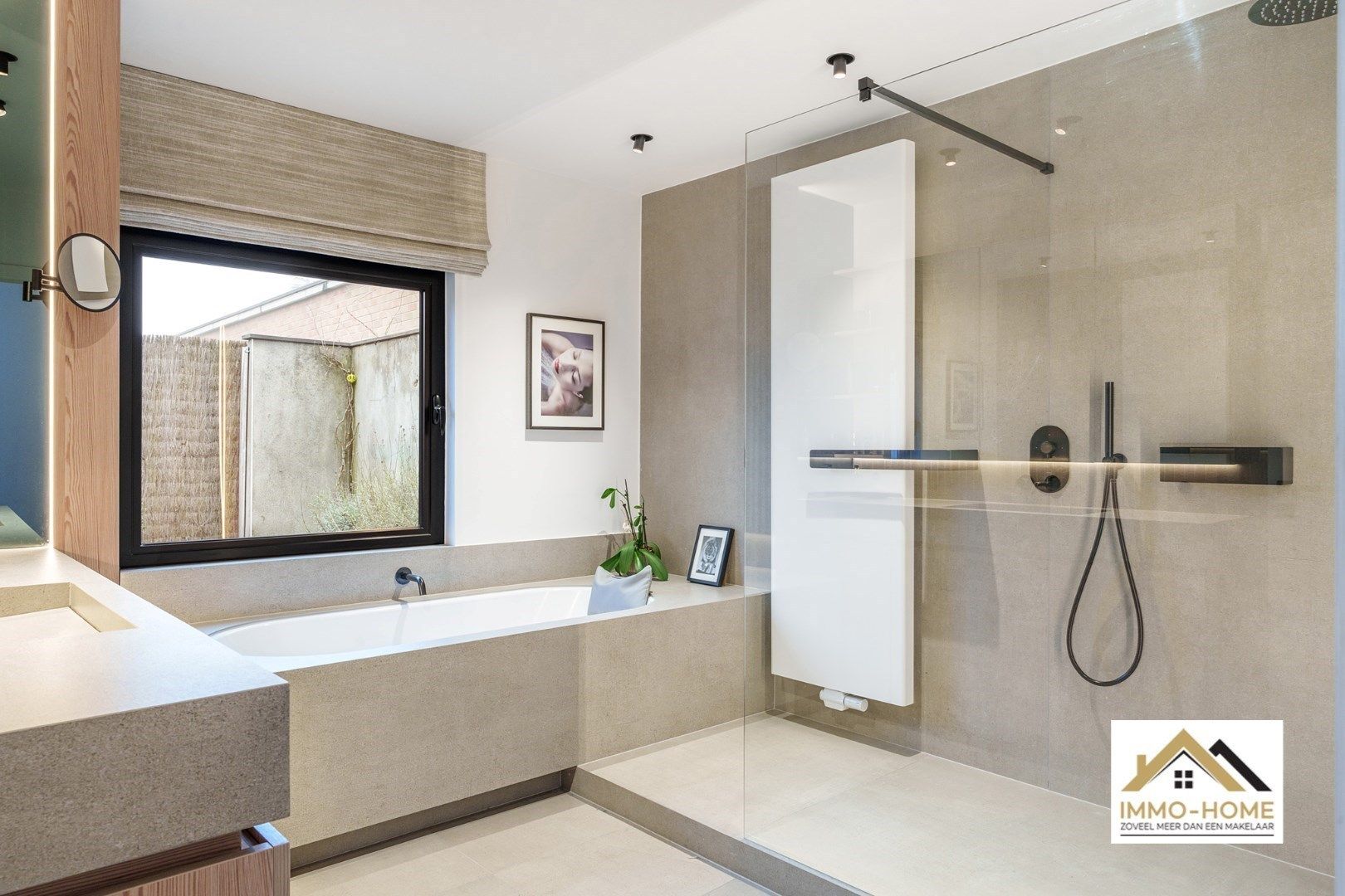 Gerenoveerd appartement met groot terras!! foto 3